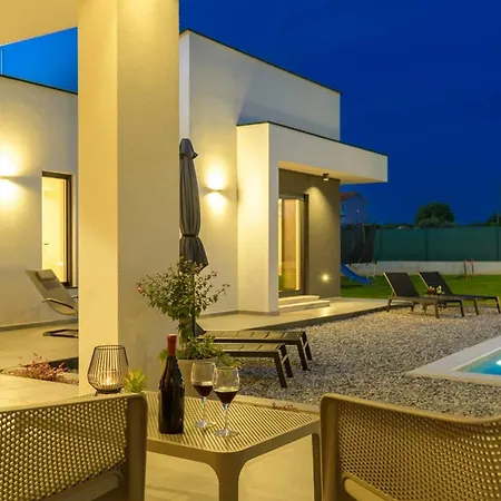 Smeralda Del Sud, Private Pool & Bbq Apartment *